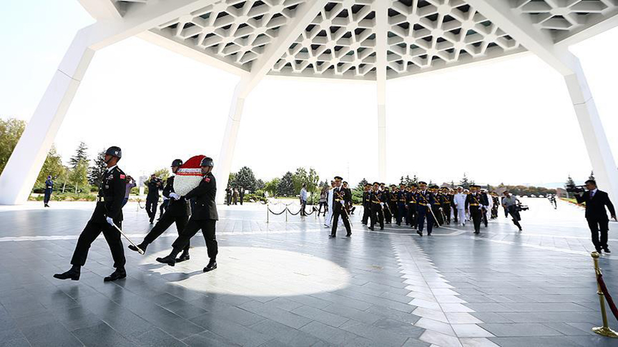 Genelkurmay Bakan Org. Akar Devlet Mezarl'n ziyaret etti