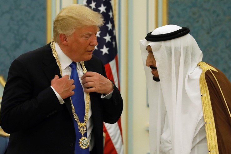 Trump, Suudi Arabistan Kral Selman ile grt
