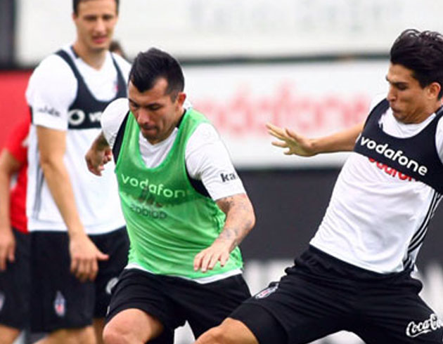 Beikta'n yeni sa beki Gary Medel olacak