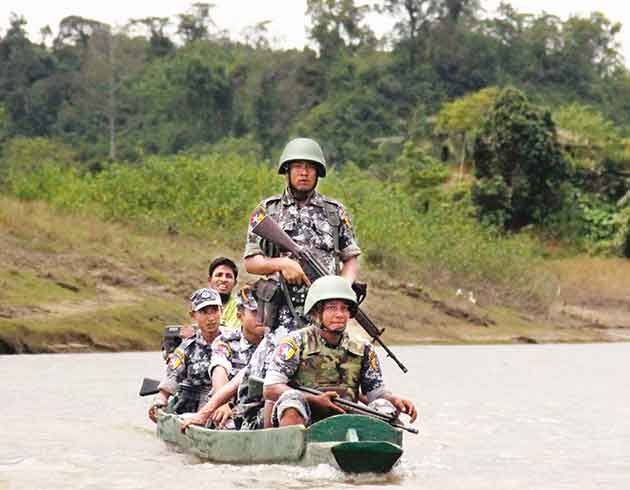 Myanmar ordusu botlar� vuruyor