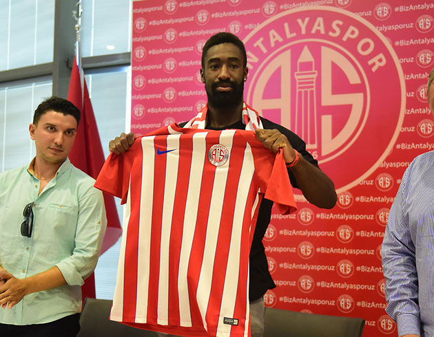 Djourou: Antalya, Barcelona gibi