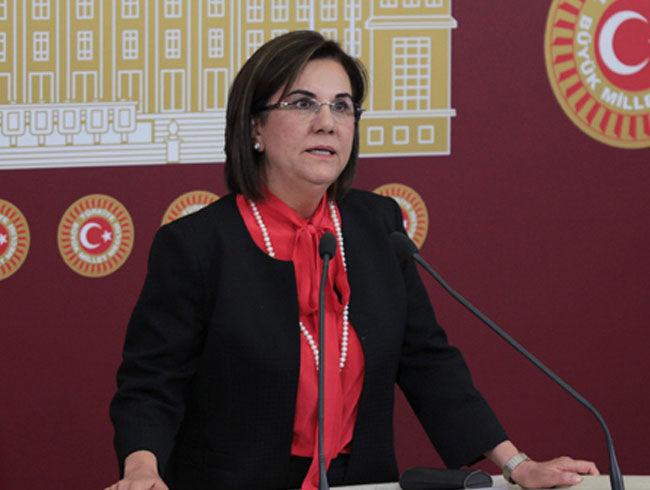 Gaye Usluer'in CHP altay iin hazrlad afiteki hatalar tepkilere yol at