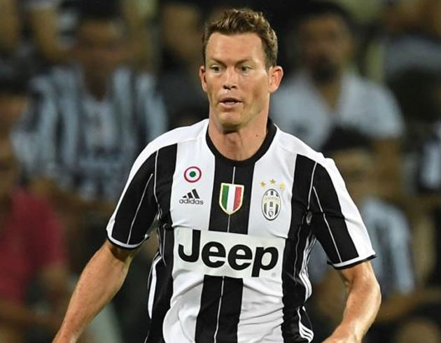 Beikta, Juventus'un sa beki Stephan Lichtsteiner' kadrosuna katmaya ok yakn