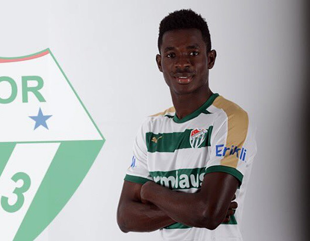Bursaspor Ganal� futbolcu Kofi Amoako Atta ile profesyonel s�zle�me imzalad�