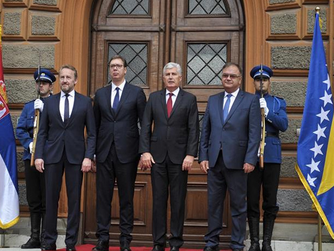 Srbistan Cumhurbakan Vucic: Srbistan, Bosna Hersek'in gerek dostudur