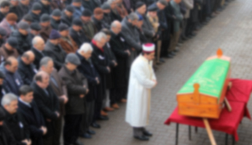 Babasnn cenazesinde dua eden imam baklad