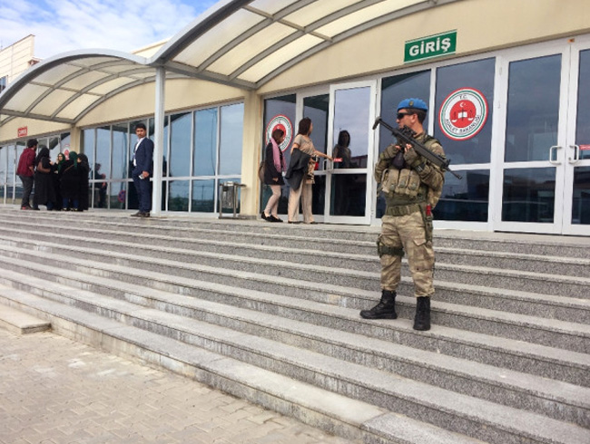 FET'c kurmay yarbay TOMA'lara piyade tfeiyle ate etmi