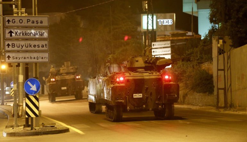 Tutuksuz san�k aste�men darbecilerin sivilleri nas�l vurdu�unu anlatt�: Darbeciler 'en b�y�k asker bizim asker' diyen sivilleri vurdu