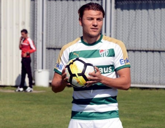Bursaspor Yusuf Erdoan'a formay giydirdi