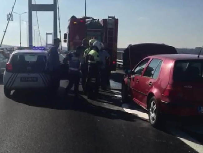 15 Temmuz ehitler Kprsndeki ara yangn trafii olumsuz etkiledi