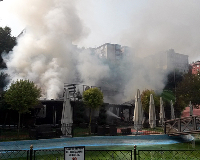 stanbul'da Gaziosmanpaa'da kafeteryada yangn kt