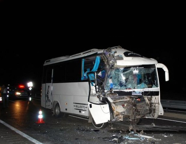 Manisa Salihli'de minibs TIR'a arpt: 16 yaral