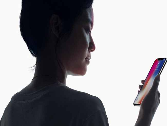 Apple 10. yla zel tasarlad iPhone Xi tantt