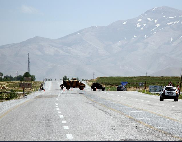 Hakkari'de kapal yolu ap terristlerle toplant yapmlar