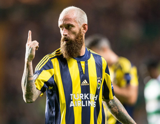 Fenerbahe'nin eski futbolcularndan Raul Meireles futbolu braktn aklad