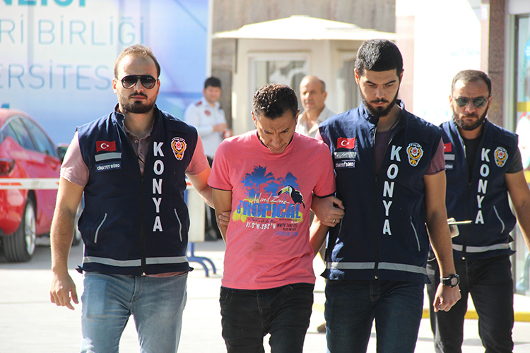 Eini ve misafirini ldrp kaan cani Adana otogarnda yakaland