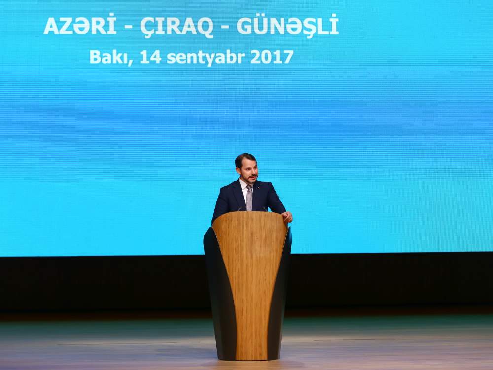 Bakan Albayrak Bak'de Azeri-rak-Gneli toplantsnda konutu