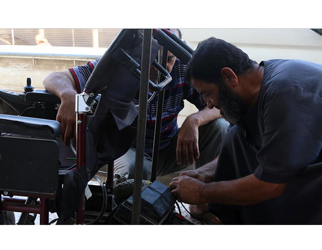 Suriye'de tekerlekli sandalyelere gne enerjili zm