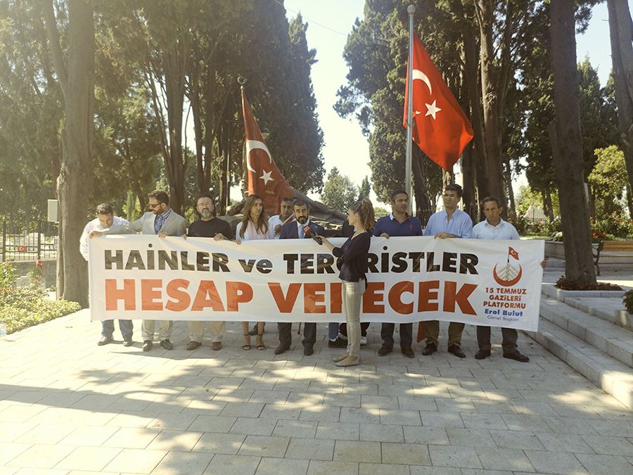 15 Temmuz gazileri terr destekisi CHP'li Sezgin Tanrkulunu protesto etti  