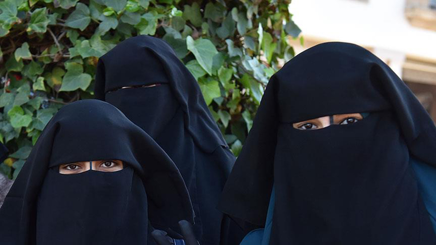 Avustralya'da slam kart senatr burka yasa istedi