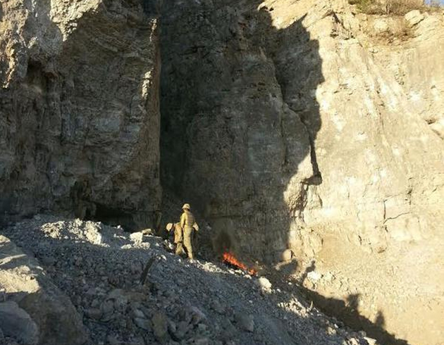 Hakkaride bir maarada PKK cephanelii bulundu