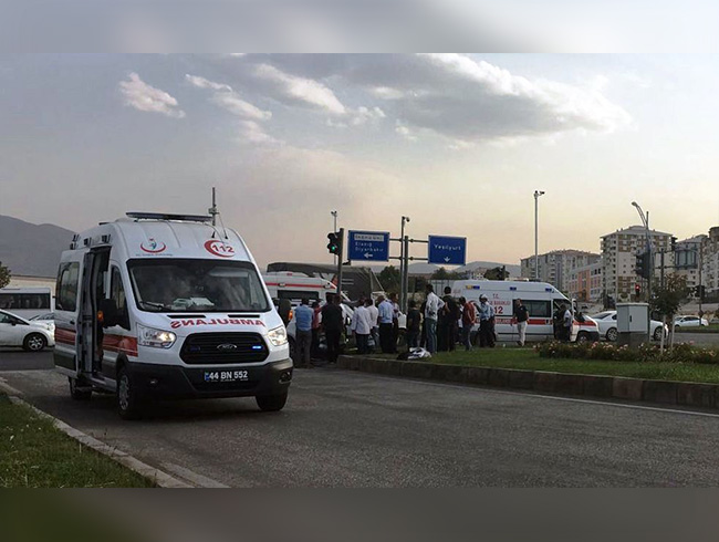 Malatya'da kaza: 2'si bebek 12 yaral
