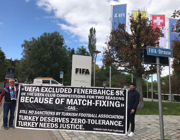 Trabzonspor taraftarndan FIFA'nn nnde ike protestosu