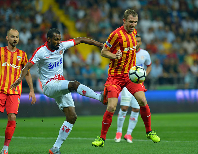 Kayserispor evinde Antalyaspor'u 2-0 malup etti