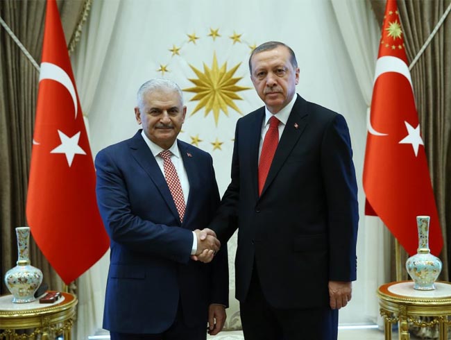 Cumhurbakan Erdoan, Babakan Yldrm' kabul etti 