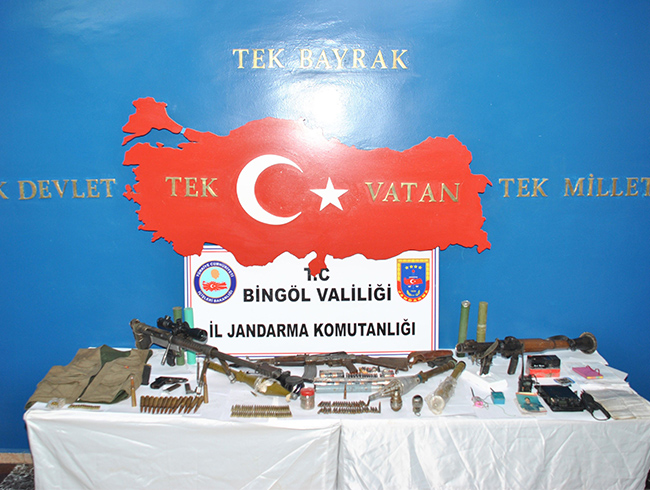 Karlova krsalnda PKK'ya ynelik operasyonda ok sayda silah ve mhimmat ele geirildi
