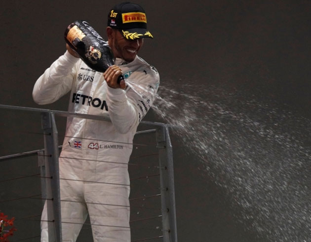 Singapur'da kazanan; Lewis Hamilton