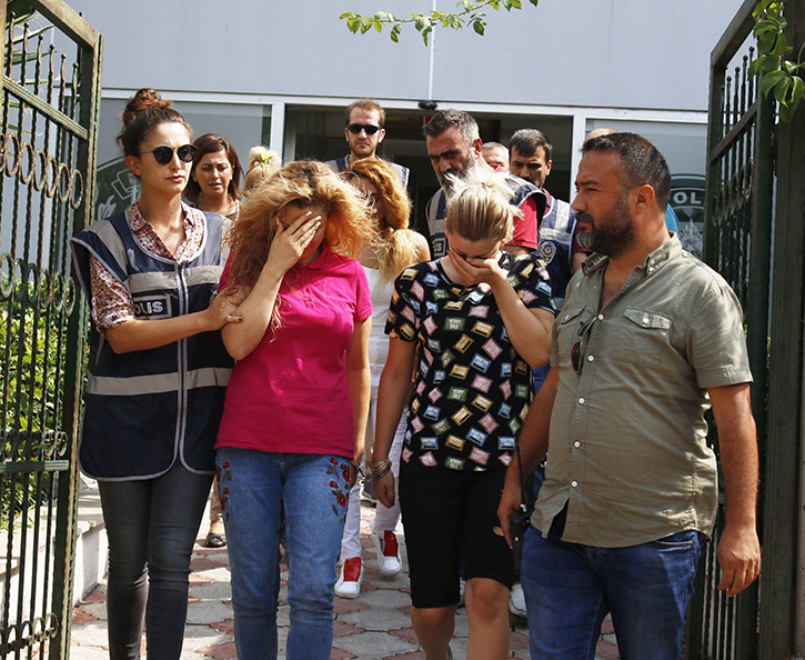 Antalya'da berber ustural, yan keskili ranl hrszlar tutukland  