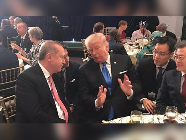 Cumhurbakan Erdoan Trump ile yemekte bir araya geldi