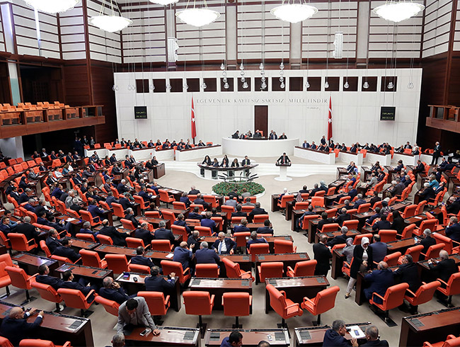 Irak ve Suriye tezkeresi Meclis'te kabul edildi 