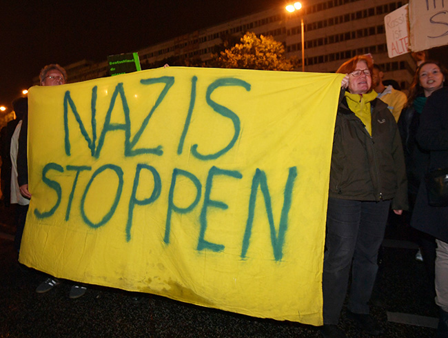 Federal Meclis'e girmeye hak kazanan Almanya iin Alternatif Partisi (AfD) protesto edildi