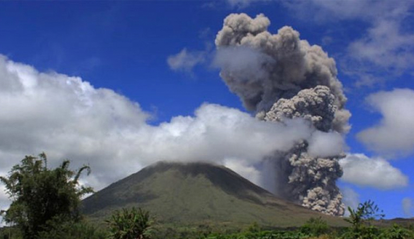 Bali'de yanarda alarm: Yaklak 50 bin kii tahliye edildi