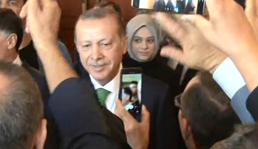 Vatandalar Cumhurbakan Erdoan'a byle seslendi: Reis selfi istiyoruz