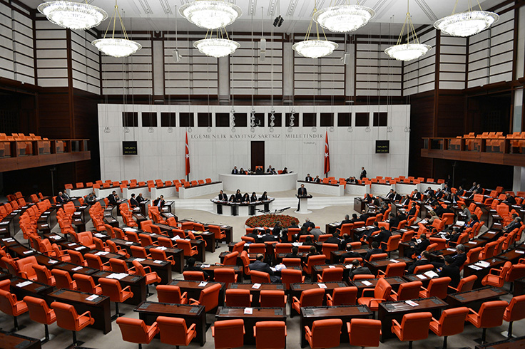 AK Parti Grup Bakanvekili Elita: Meclis aldnda ilk gndemimiz  Mahkemeleri Kanunu Tasars olacak