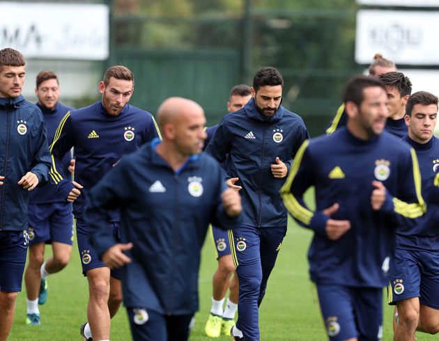 Akhisarspor hazrlklarn srdren Fenerbahe taktik alt
