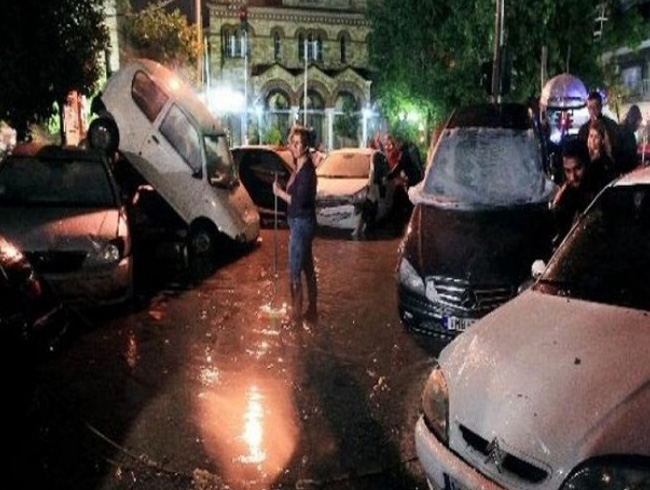 Yunanistan'da iddetli yalar sebebiyle 'acil durum' ilan edildi