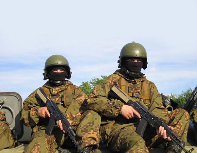 Rusya'da bir asker 3 silah arkadan ldrd