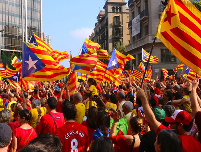 Katalonya'da gerginlik artyor: Pazar gn, tarihi deitirmeye hazr ekilde sokaa kacaz