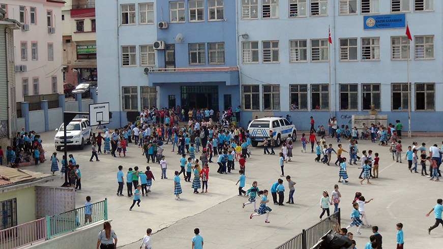 Gaziantep'te ilkokul rencisinin antasnda tabanca bulundu