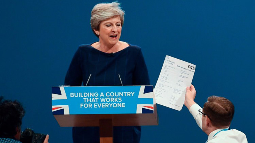 Theresa May'e krsde protesto