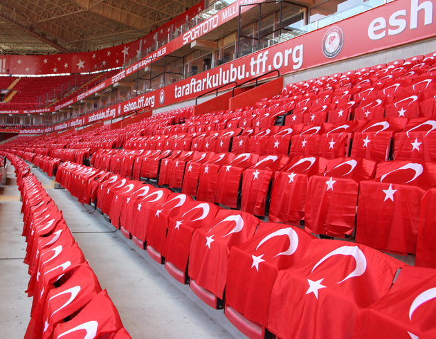 zlanda mann oynanaca Eskiehir Yeni Stadyumu Trk bayraklaryla donatld