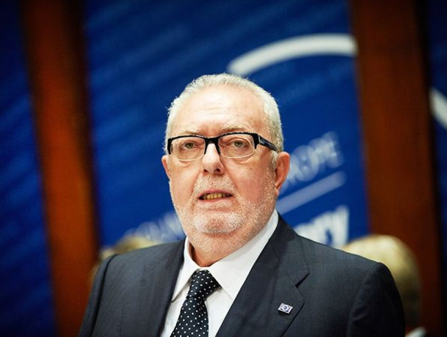 AKPM Bakan istifa etti