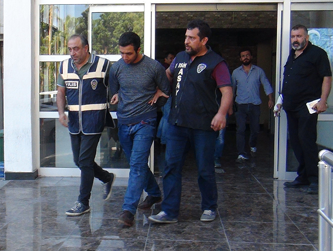 uvalla, kar maskesiyle lise arkadann kuyumcu dkkann soymaya kalkt  