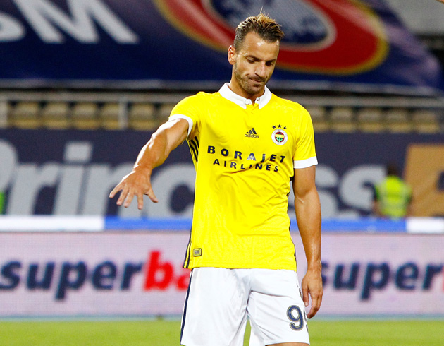 Aykut Kocaman, morali bozuk olan Roberto Soldado'ya zel ilgi gsteriyor