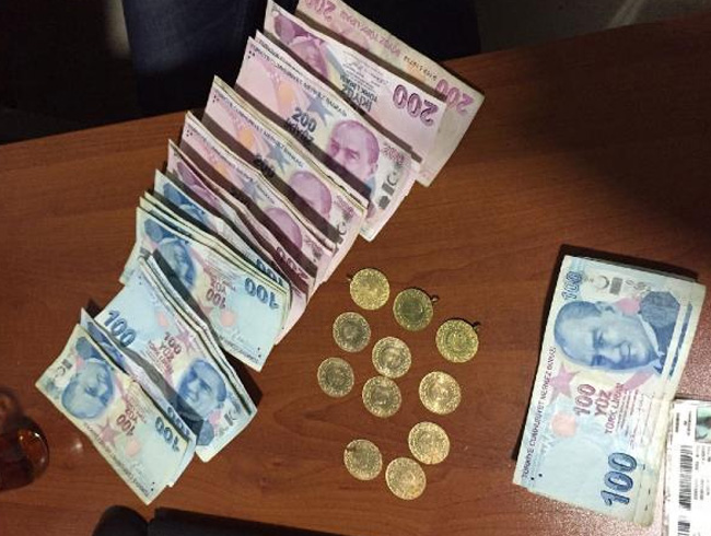Adyaman'da aldklar altnlar kuyumcuya satarken yakalandlar