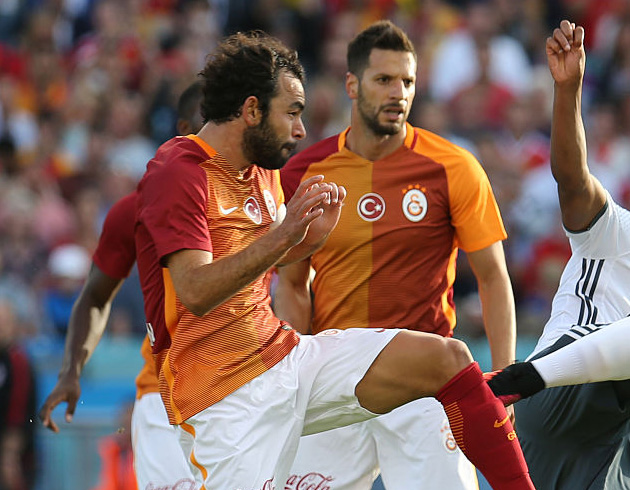 Galatasaray'dan ayrlmaya yanamayan Hakan Balta ve Nigel de Jong, Florya'da srgn hayat yayor